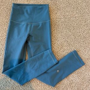 Lululemon Wunder Under Leggings 23”, size 2